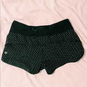 size 4 lulu speed shorts